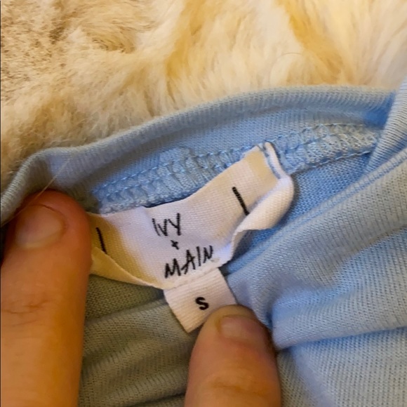 Front Loop Tie Crop Top - Picture 2 of 2